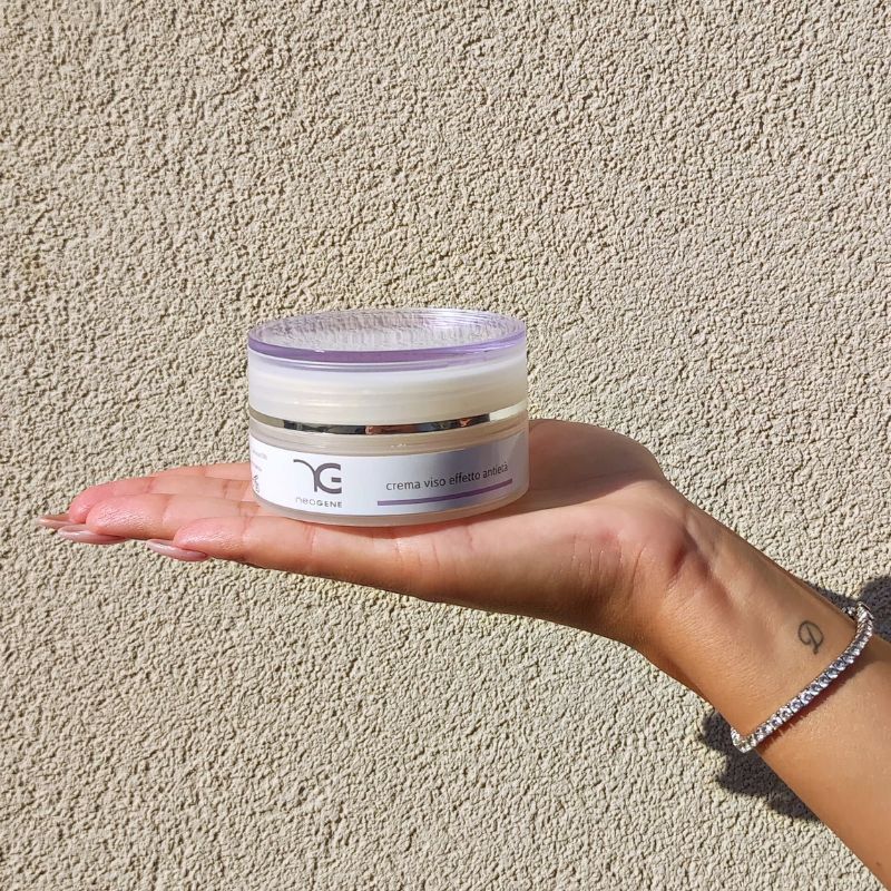 CREMA VISO CON EFFETTO ANTIETA'