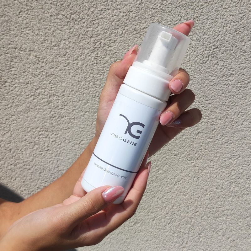 MOUSSE DETERGENTE PER IL VISO